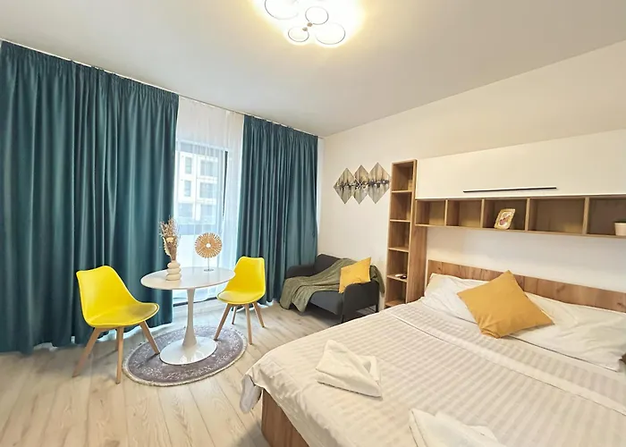 Modern - Near Plaza Mall With Balcony 아파트