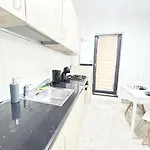 Modern - Near Plaza Mall With Balcony Apartment *