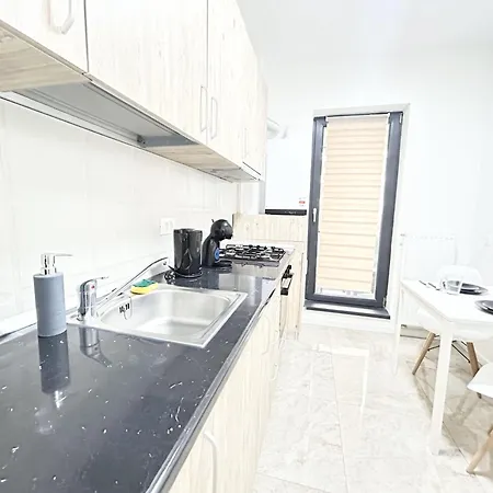 Modern - Near Plaza Mall With Balcony Апартаменты *