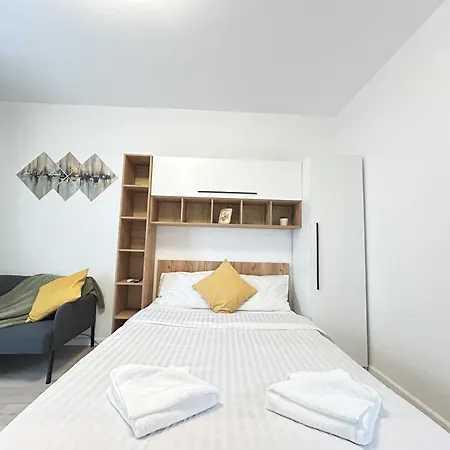 Modern - Near Plaza Mall With Balcony Διαμέρισμα *