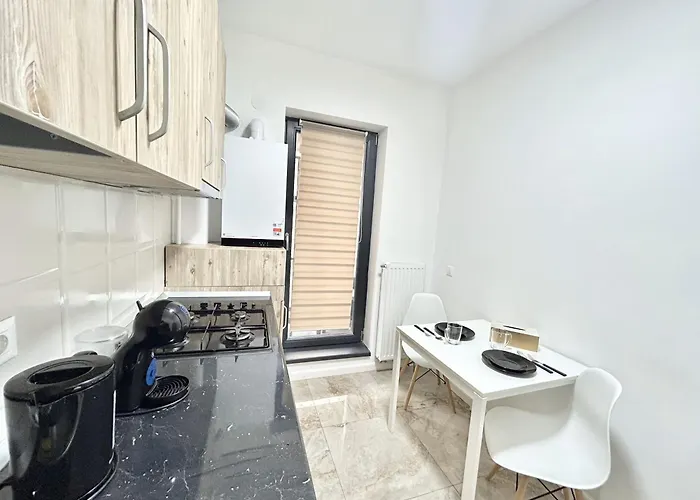 Апартаменти Modern - Near Plaza Mall With Balcony