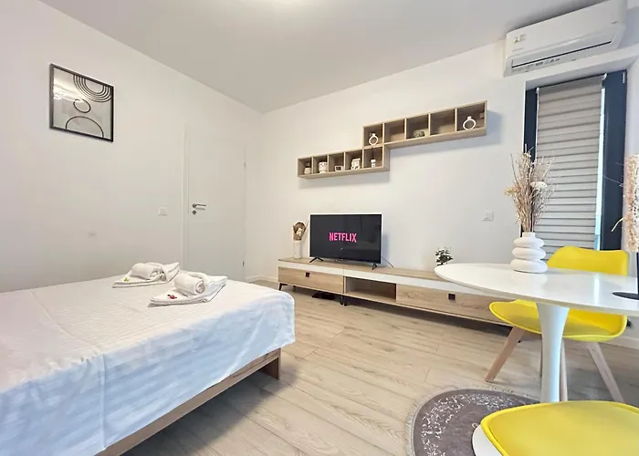 Modern - Near Plaza Mall With Balcony Bükreş