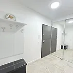 Appartamento Modern - Near Plaza Mall With Balcony
