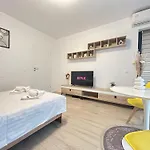 Modern - Near Plaza Mall With Balcony Bucarest